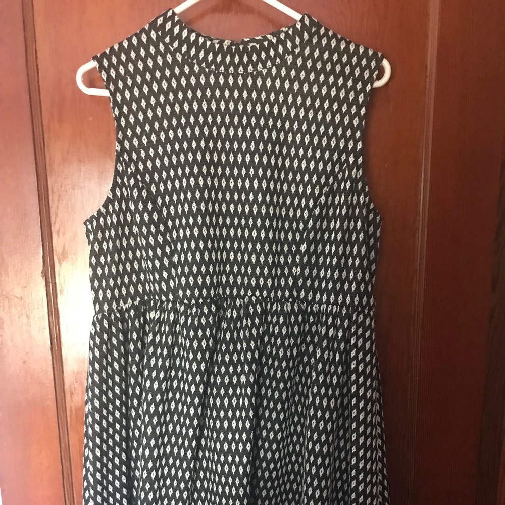 Chic professional black and white dress